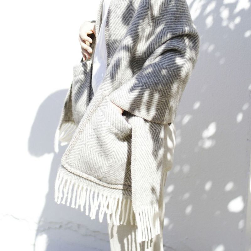 LAPUAN KANKURIT（ラプアンカンクリ） MARIA pocket shawl ポケット付きショール grey-white（グレー×ホワイト）