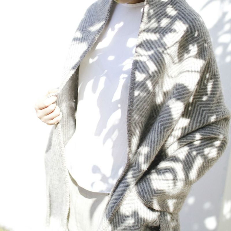 LAPUAN KANKURIT（ラプアンカンクリ） MARIA pocket shawl ポケット付きショール grey-white（グレー×ホワイト）